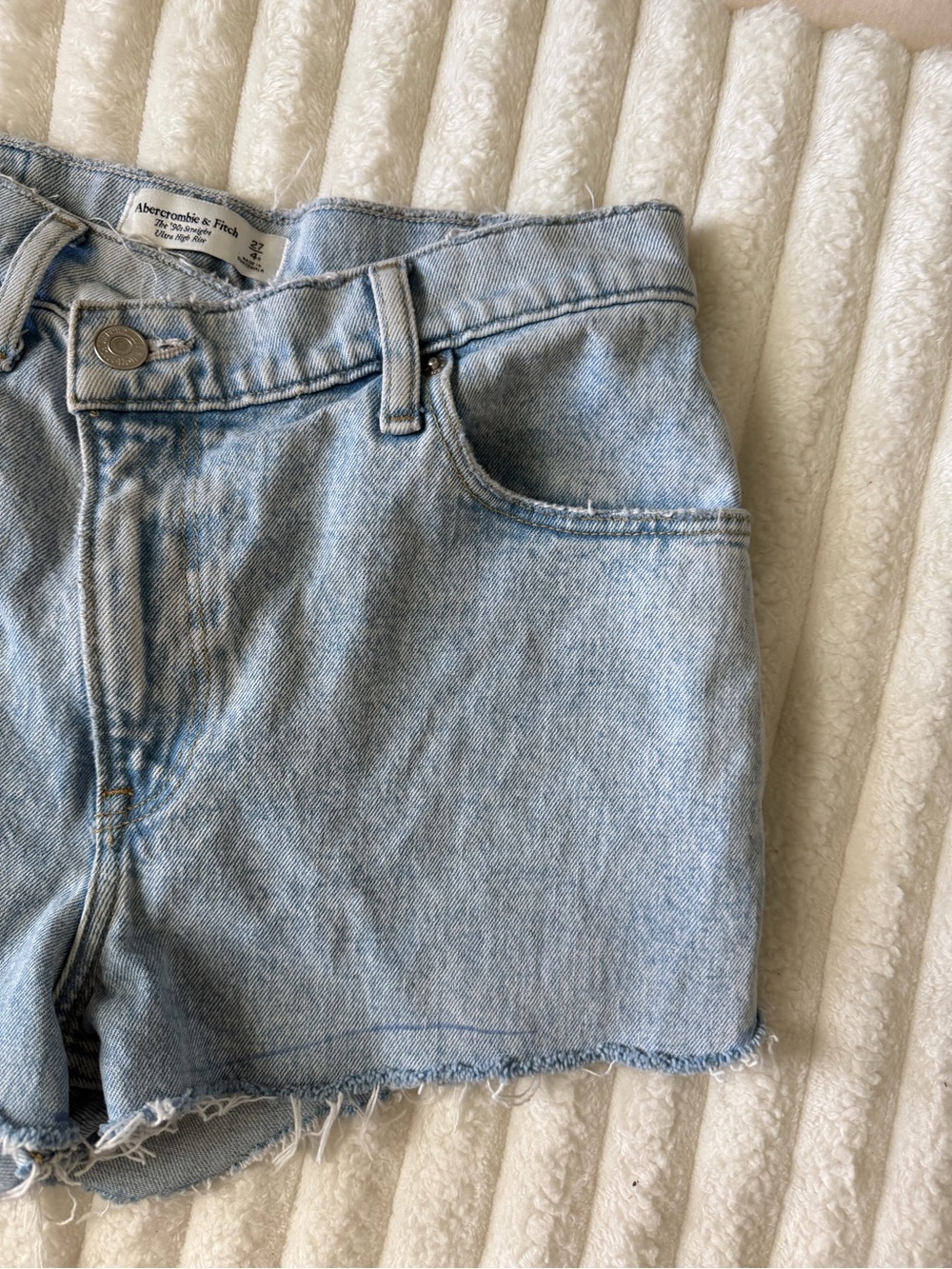 Abercrombie & Fitch The 90’s Straight Ultra High Rise Curve Love Shorts - Picture 5 of 7